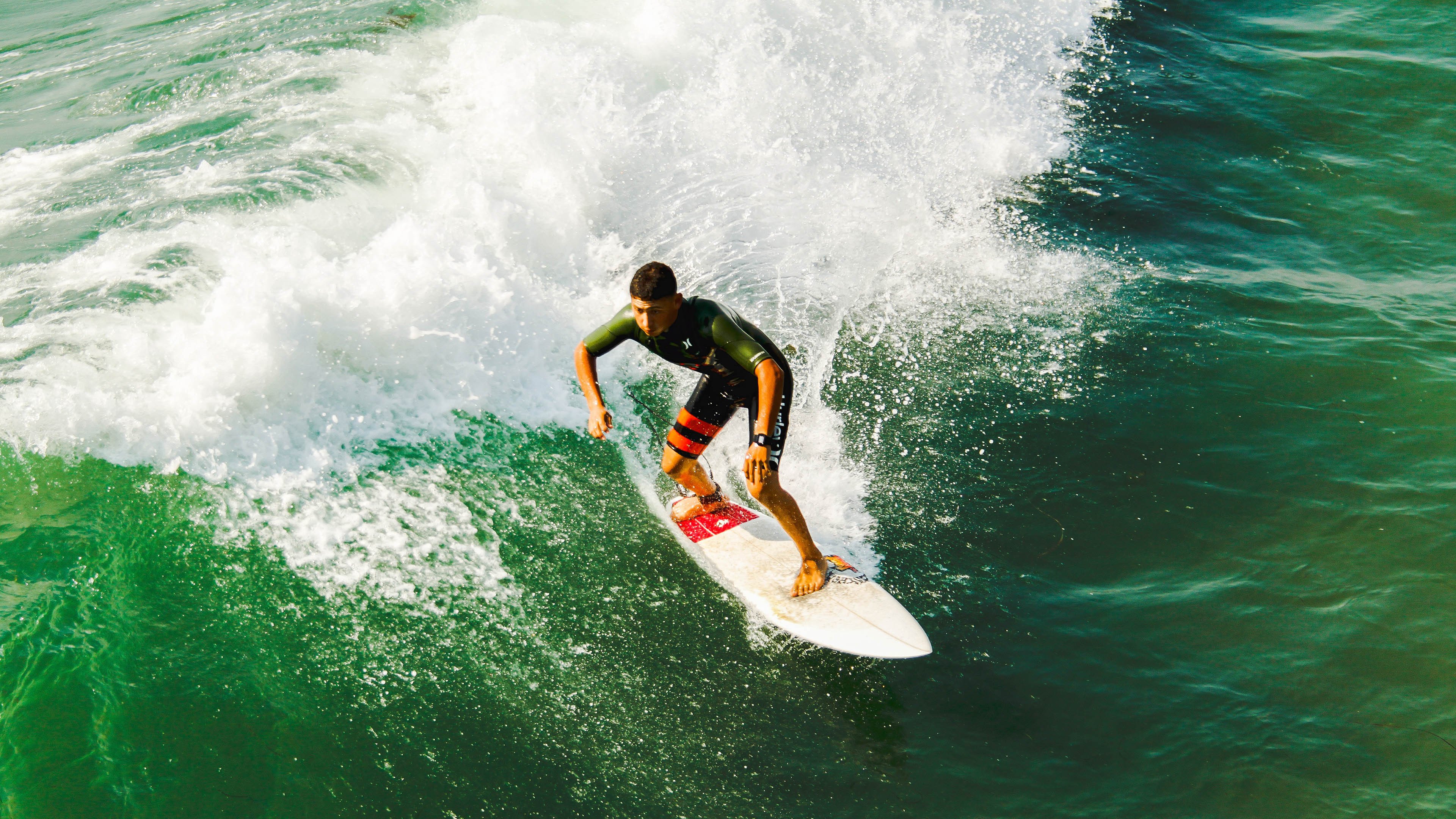 基耶萨发挥堪称完美，曼联带走美国，一场战术与市场的双重胜利